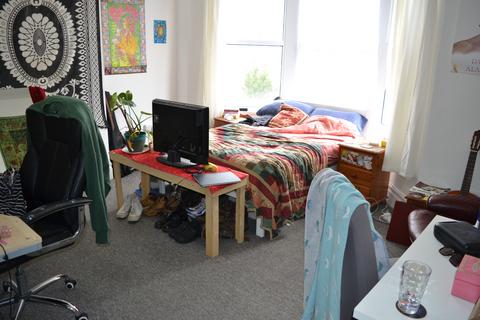 6 bedroom terraced house to rent, Victoria Park