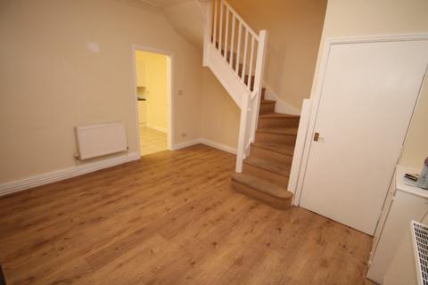 3 bedroom terraced house to rent, Whiteacre Road, Ashton-Under-Lyne, OL6