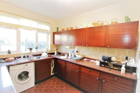 15 Winchfield Close, Harrow, HA3 0DT