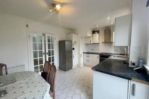 2 bedroom semi-detached house to rent, Clewer Crescent, Harrow