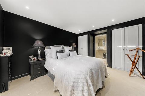 2 bedroom flat for sale - Vicarage Crescent, SW11