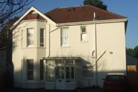 2 bedroom ground floor flat to rent, 2 Bed Ground Floor Flat in Meyrick Park - Rushton