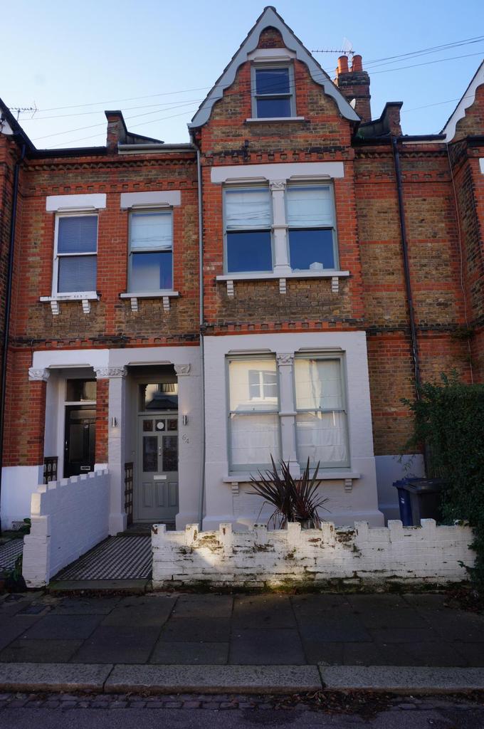 One bedroom ground floor with garden, N2 - £1,25