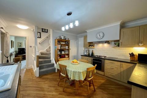 3 bedroom semi-detached house for sale - Lyndhurst Drive, Stourbridge, DY8 5YQ