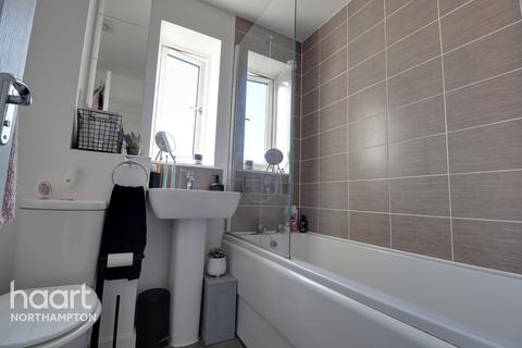 8a Crawley Close, Northampton, NN2 8BA