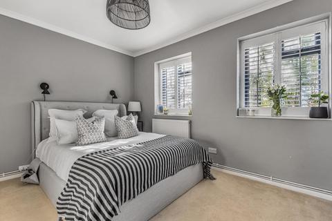 Flat 27, Victoria Court Kingsbridge Avenue, London, W3 9AH