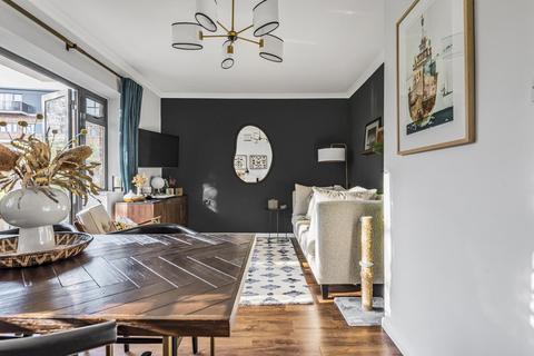 Flat 27, Victoria Court Kingsbridge Avenue, London, W3 9AH
