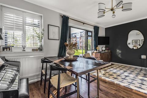 Flat 27, Victoria Court Kingsbridge Avenue, London, W3 9AH