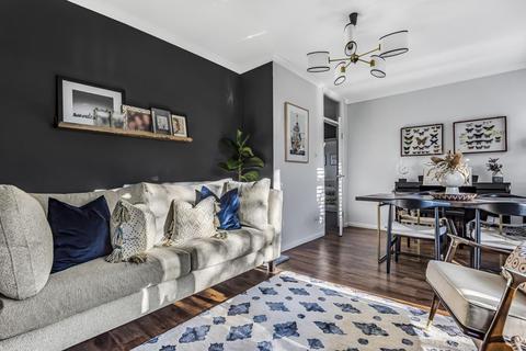 Flat 27, Victoria Court Kingsbridge Avenue, London, W3 9AH