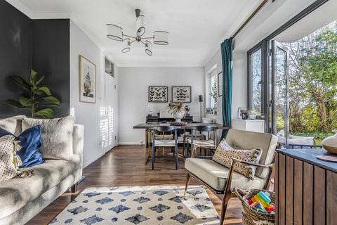 Flat 27, Victoria Court Kingsbridge Avenue, London, W3 9AH