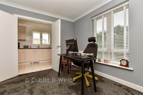 2 bedroom apartment for sale, Tupwood Lane, Caterham, Surrey