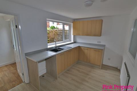 2 bedroom end of terrace house to rent - Holland Street, Hull HU9