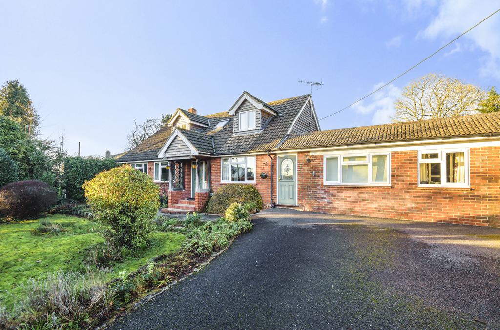 Paice Lane, Medstead, Alton, Hampshire, GU34 3 bed detached house £