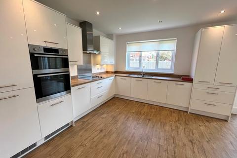 4 bedroom detached house to rent, Hudson Close, Kingsholm, Gloucester