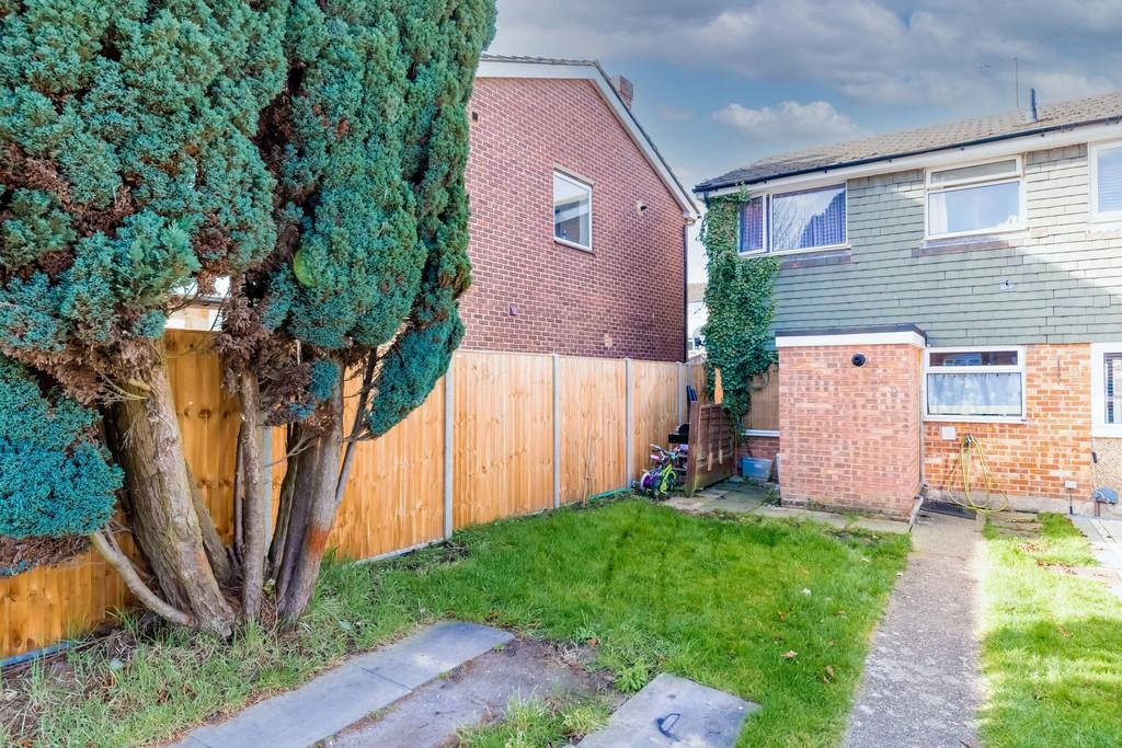 Ryecroft Gardens, Blackwater 3 bed end of terrace house £350,000