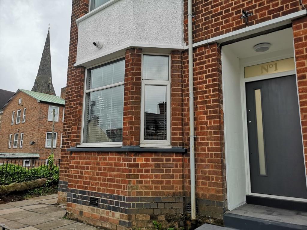 Flat 2 Coundon Road, Coundon, Coventry, CV1 4AR Studio £695 pcm (£160 pw)