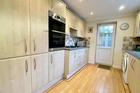 3 bedroom detached house for sale - Hightown Road, Ringwood, BH24 1NQ