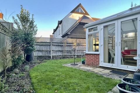 3 bedroom detached house for sale - Hightown Road, Ringwood, BH24 1NQ