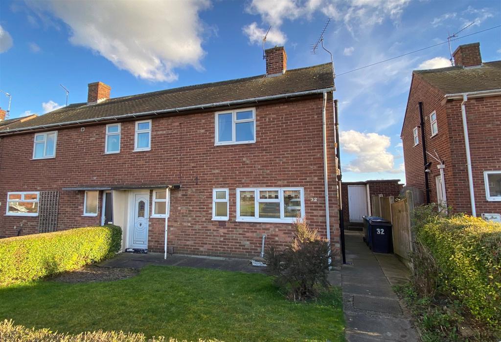 Manor Drive, Brimington, Chesterfield 2 bed semidetached house £625