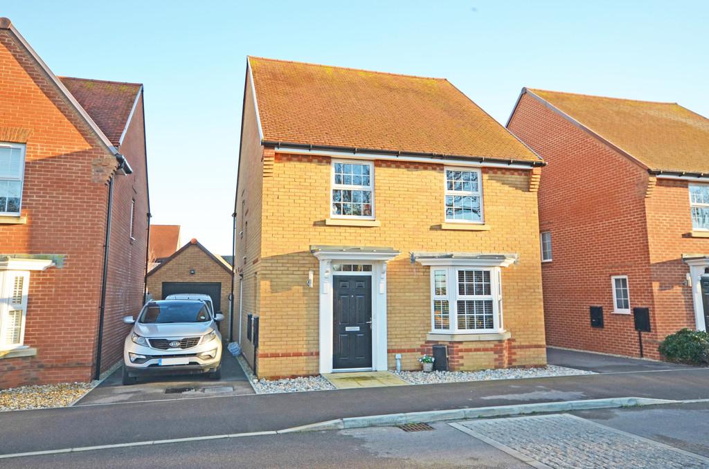 Red Barn Crescent, Felpham, Bognor Regis 4 bed detached house £450,000