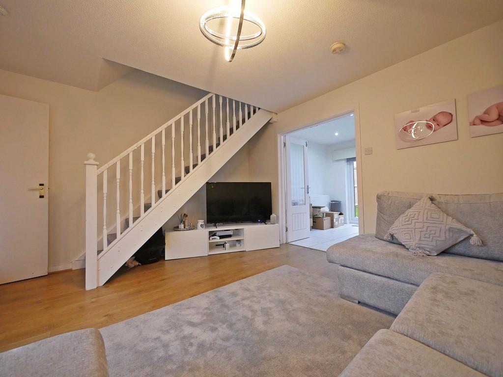 Kelvinvale, Kirkintilloch, Glasgow 3 bed end of terrace house £895