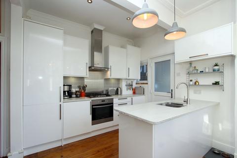 53 Princes Avenue, London, N22 7SB