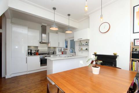 53 Princes Avenue, London, N22 7SB