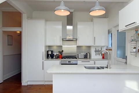 53 Princes Avenue, London, N22 7SB