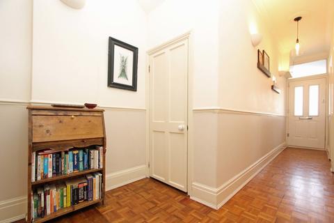 53 Princes Avenue, London, N22 7SB