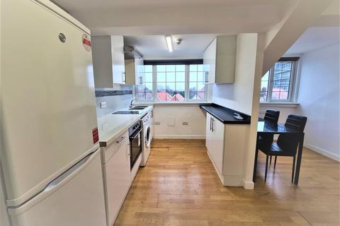2 bedroom flat to rent - Clapton Common, London