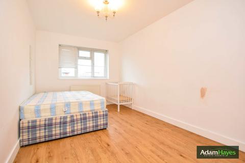 3 bedroom apartment to rent - Cleveland Gardens, Cricklewood, NW2