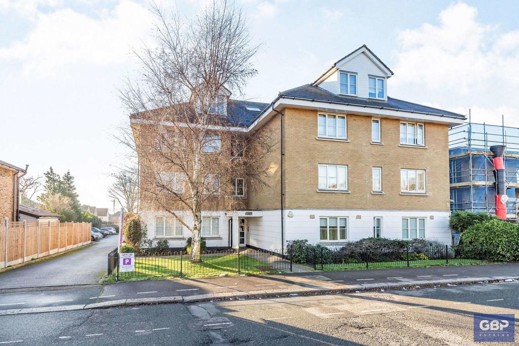 Carlisle Road, Romford 2 bed apartment £265,000