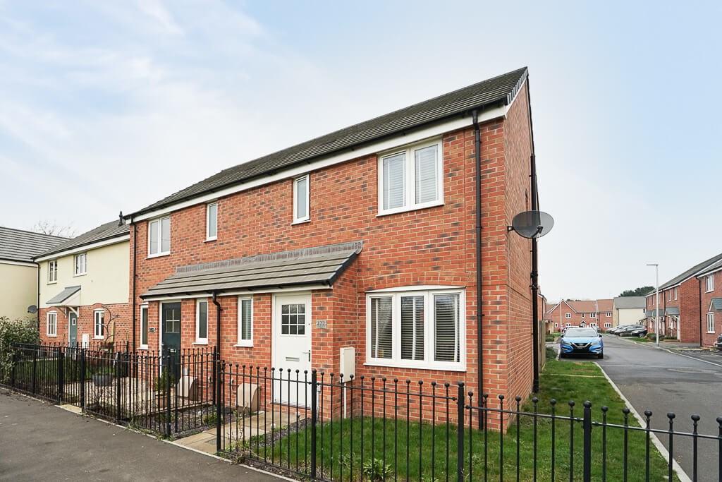 Diamond Batch, WestonSuperMare, BS24 3 bed semidetached house £255,000