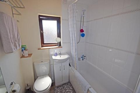 3 bedroom semi-detached house to rent - The Finches, Carisbrooke, Newport