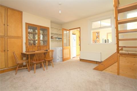 22 Edgell Road, Staines-upon-thames, TW18 2ES