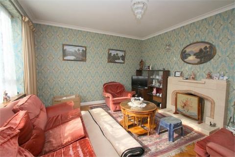 25 Fontmell Close, Ashford, TW15 2NR