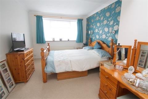 7 Orchard Way, Ashford, TW15 3AU