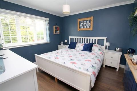 12 Ash Grove, Staines-upon-thames, TW18 1JD