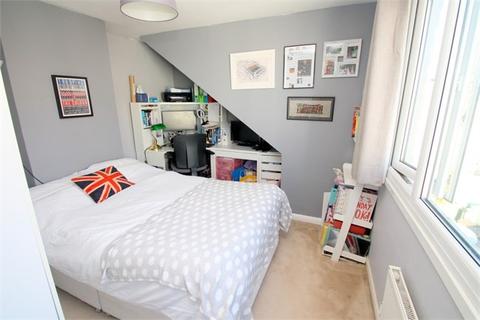 9 Chestnut Grove, Staines-upon-thames, TW18 1DB