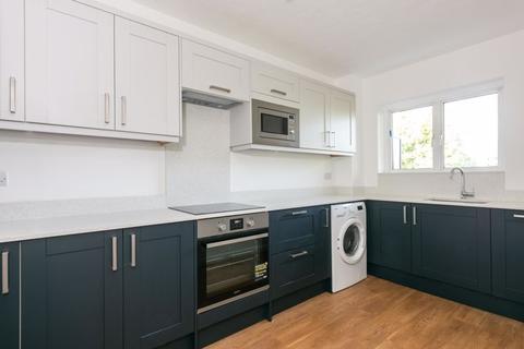2 bedroom apartment to rent - Oatlands Drive, Weybridge