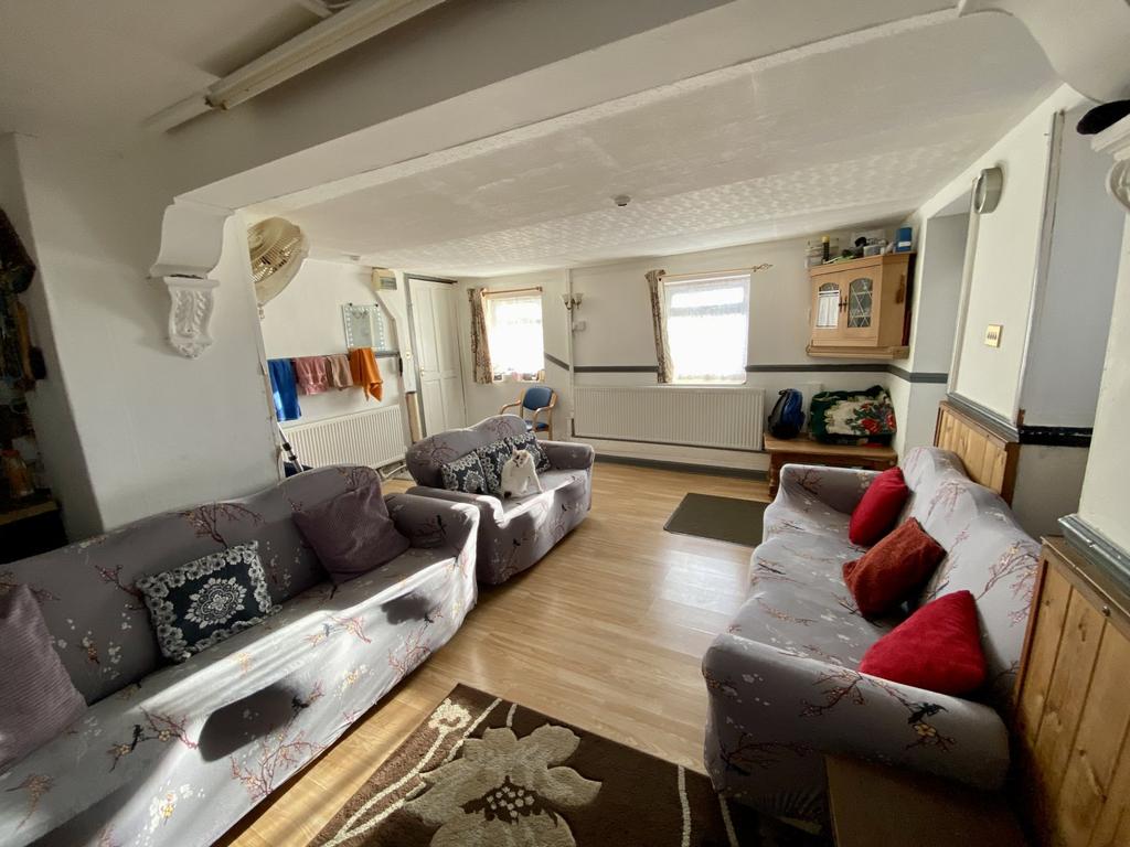 Silverhill Road, Bradford, BD3 4 bed terraced house £100,000