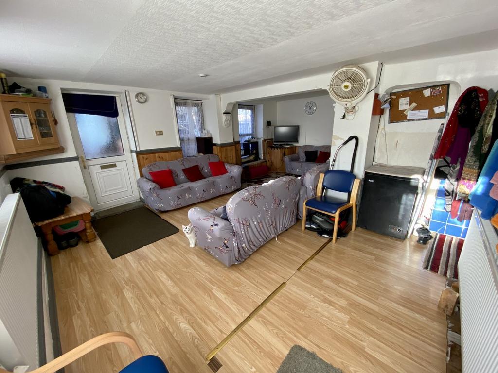 Silverhill Road, Bradford, BD3 4 bed terraced house £100,000