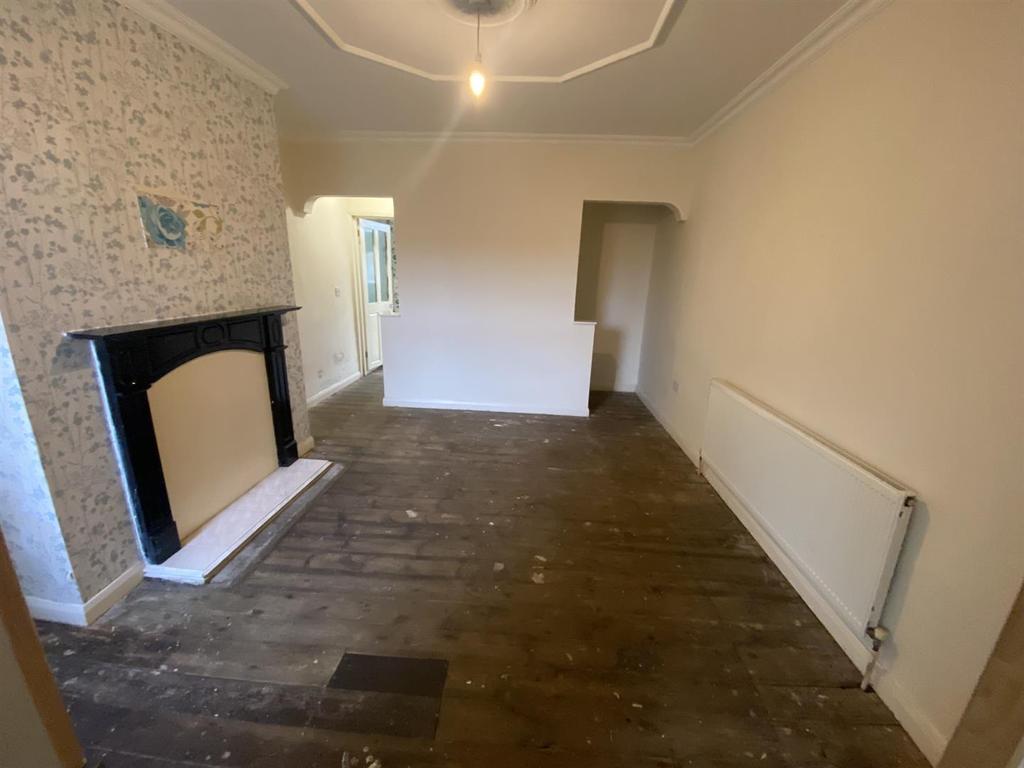 Creswell Road, Clowne, Chesterfield 2 bed terraced house £95,000
