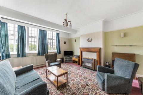 42 Chanctonbury Way, London, N12 7JD