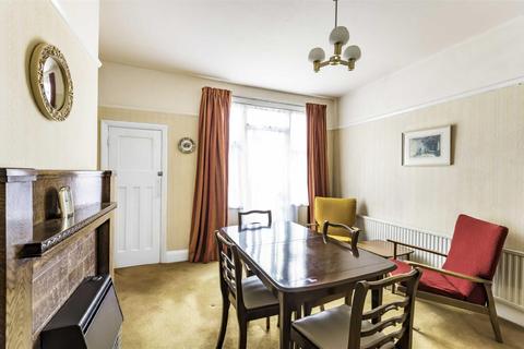 42 Chanctonbury Way, London, N12 7JD