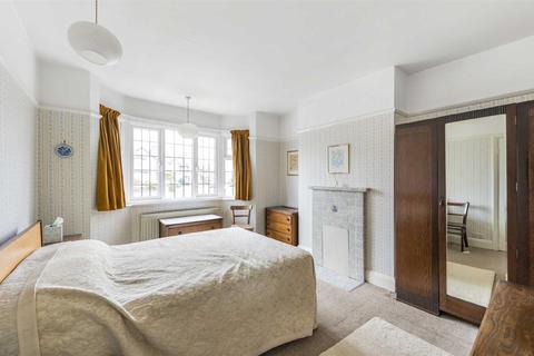 42 Chanctonbury Way, London, N12 7JD