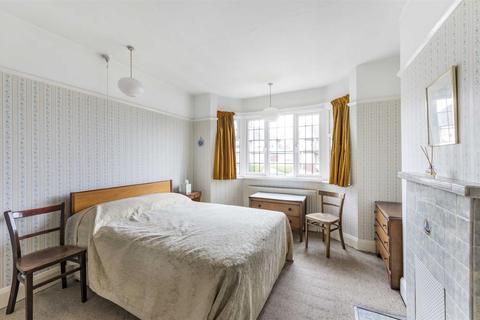42 Chanctonbury Way, London, N12 7JD