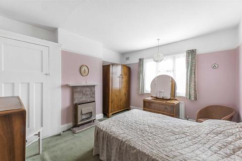 42 Chanctonbury Way, London, N12 7JD