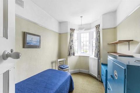 42 Chanctonbury Way, London, N12 7JD