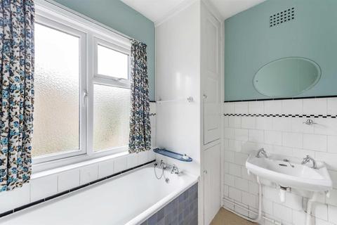 42 Chanctonbury Way, London, N12 7JD